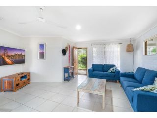 1 1 Rumbalara Avenue Rainbow Beach - walk to beach and shops, aircon, great base for your holiday Apartment, Rainbow Beach