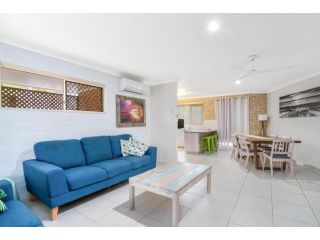 1 1 Rumbalara Avenue Rainbow Beach - walk to beach and shops, aircon, great base for your holiday Apartment, Rainbow Beach - 2