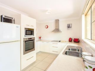 1/4 Huntly Close Guest house, Tuncurry - 3