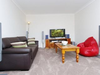 1/94 Rocky Point Rd - Duplex with Aircon, Foxtel and Short Walk To The Sports Club. Guest house, Fingal Bay - 3