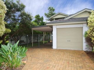 1/94 Rocky Point Rd - Duplex with Aircon, Foxtel and Short Walk To The Sports Club. Guest house, Fingal Bay - 2