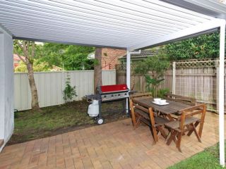 1/94 Rocky Point Rd - Duplex with Aircon, Foxtel and Short Walk To The Sports Club. Guest house, Fingal Bay - 1