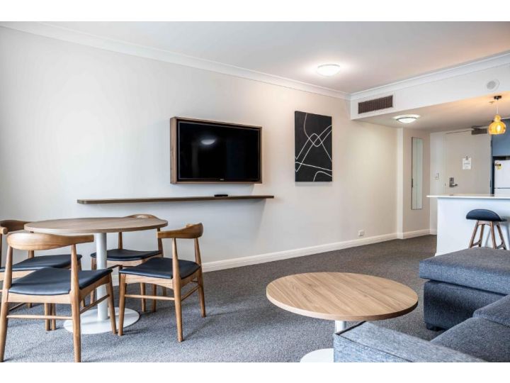 Unit with Parking and Gym, Near Trains and Shops Apartment, Sydney - imaginea 9