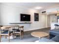 Unit with Parking and Gym, Near Trains and Shops Apartment, Sydney - thumb 9