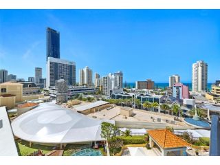 1-Bedroom Chevron Apartment with Ocean-Views Apartment, Gold Coast - 2