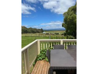 1 bedroom cottage on acreage with ocean views Guest house, Victoria - 5