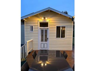 1 bedroom cottage on acreage with ocean views Guest house, Victoria - 4