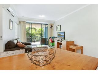 1 Bedroom - Private Managed Resort Pool and Beach - Alex Apartment, Maroochydore - 3