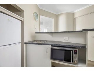 1 Bedroom Unit in 4 Star Tropical Resort in Noosaville Apartment, Noosaville - 3
