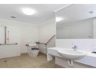 Hotel style 1 bed unit with pool access Apartment, Townsville - 5