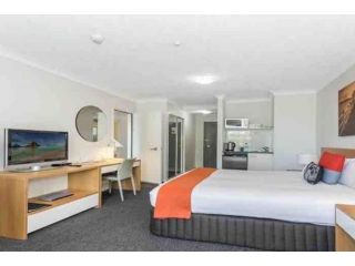 Hotel style 1 bed unit with pool access Apartment, Townsville - 4