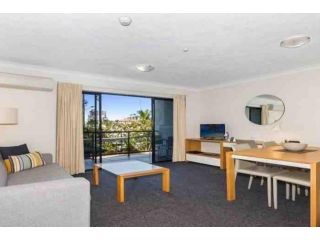 Hotel style 1 bed unit with pool access Apartment, Townsville - 1