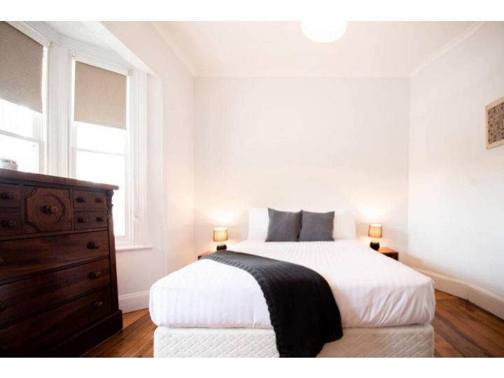 1 min from CBD, cafes and park! Free parking. Apartment, Royal Park - imaginea 13