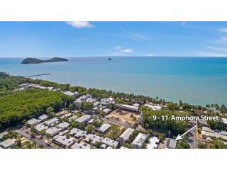 Rare! Modern Unit with Private Fenced garden Close to The Beach PC4 Apartment, Palm Cove - 1