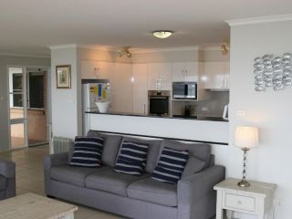 1 'The Clippers' 131 Soldiers Point Road - fabulous waterfront unit Apartment, Salamander Bay - 5