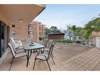 1 'Thurlow Lodge', 6 Thurlow Avenue - air conditioned & pool in the heart of town Apartment, Nelson Bay - 1