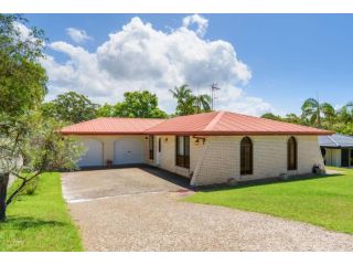 10 Coora Court - Rainbow Beach - Affordable Beach House, Pets Welcome, Pool Guest house, Rainbow Beach - 2