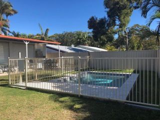 10 Coora Court - Rainbow Beach - Affordable Beach House, Pets Welcome, Pool Guest house, Rainbow Beach - 3