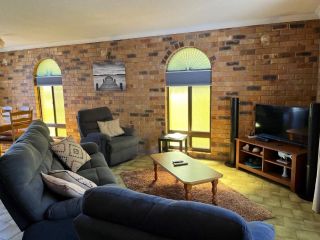 10 Coora Court - Rainbow Beach - Affordable Beach House, Pets Welcome, Pool Guest house, Rainbow Beach - 5