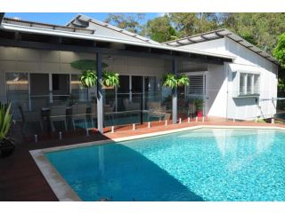 10 Double Island Drive - Modern family home, centrally located, swimming pool & outdoor area Guest house, Rainbow Beach - 2