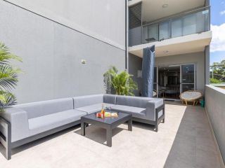 103 The Shoal 6 to 8 Bullecourt St fabulous apartment with a lift air conditioning and WiFi Apartment, Shoal Bay - 2