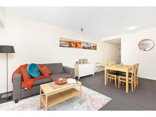 108 Simply Great Views Local Size - sleeps 2 Apartment, Perth - 2