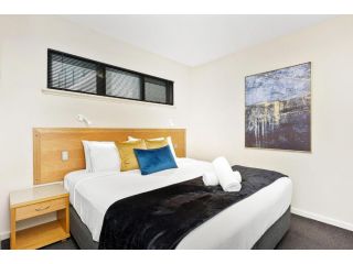 108 Simply Great Views Local Size - sleeps 2 Apartment, Perth - 1