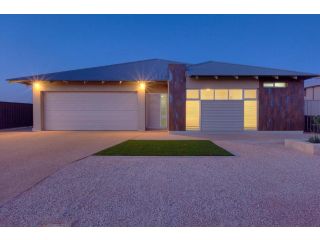 11 Kestrel Place - PRIVATE JETTY Guest house, Exmouth - 2