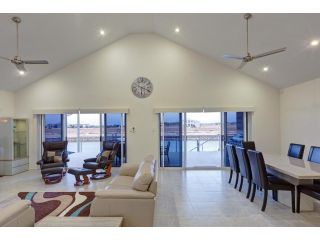 11 Kestrel Place - PRIVATE JETTY Guest house, Exmouth - 4