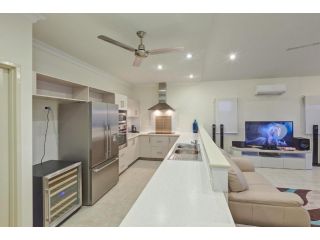 11 Kestrel Place - PRIVATE JETTY Guest house, Exmouth - 5