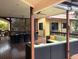 11 Manooka Drive - Rainbow Beach - Beautifully Presented Holiday Retreat, Wifi, Pets Welcome Guest house, Rainbow Beach - 2