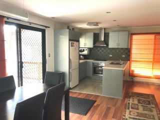 11 Manooka Drive - Rainbow Beach - Beautifully Presented Holiday Retreat, Wifi, Pets Welcome Guest house, Rainbow Beach - 1