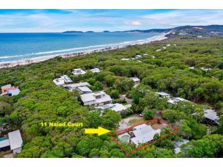 11 Naiad Court - Rainbow Shores, Fantastic Family Retreat, Swimming Pool, 200m to beach, Free Wi-Fi Guest house, Rainbow Beach - 3