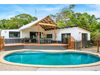 11 Naiad Court - Rainbow Shores, Fantastic Family Retreat, Swimming Pool, 200m to beach, Free Wi-Fi Guest house, Rainbow Beach - 2