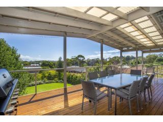 11 Riley St - Stylishly Modern Guest house, Mollymook - 2