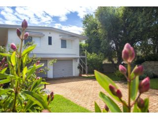 11 Riley St - Stylishly Modern Guest house, Mollymook - 1