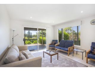 11 Riley St - Stylishly Modern Guest house, Mollymook - 3