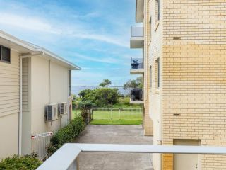 11 The Helm 22 Voyager Close Wifi and water views Apartment, Nelson Bay - 2