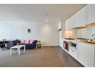 Convenient & Modern 1 Bed Apartment Docklands Apartment, Melbourne - 4
