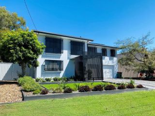 12 Cooloola Drive - Family home, close to beach, pet friendly Guest house, Rainbow Beach - 3