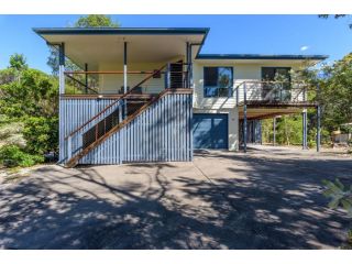 12 Ibis Court - Highset beach house with natural bushland gardens and covered decks Guest house, Rainbow Beach - 4