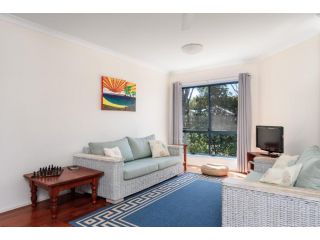 12 Ibis Court - Highset beach house with natural bushland gardens and covered decks Guest house, Rainbow Beach - 5