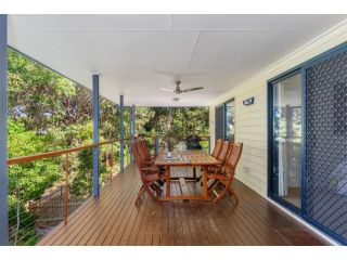 12 Ibis Court - Highset beach house with natural bushland gardens and covered decks Guest house, Rainbow Beach - 2