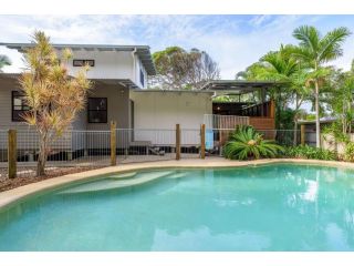 12 Naiad Court- Pool, sleeps 8, close to beach Guest house, Rainbow Beach - 1