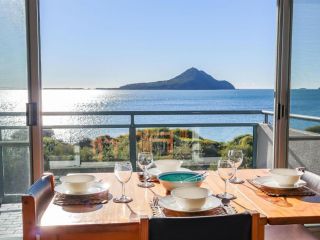 12 'Ocean Shores', 27 Weatherly Cl - Waterfront Unit with Sensational Water Views, WIFI & Air Conditioning Apartment, Nelson Bay - 2