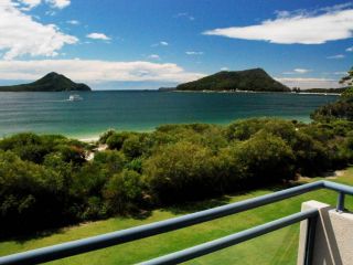 12 'Ocean Shores', 27 Weatherly Cl - Waterfront Unit with Sensational Water Views, WIFI & Air Conditioning Apartment, Nelson Bay - 1