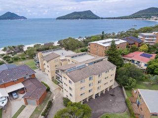 12 'The Helm', 22 Voyager Close - unit in Little Beach with direct access to Shoal Bay Beach! Apartment, Shoal Bay - 2