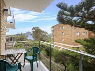 12 'The Helm', 22 Voyager Close - unit in Little Beach with direct access to Shoal Bay Beach! Apartment, Shoal Bay - 1
