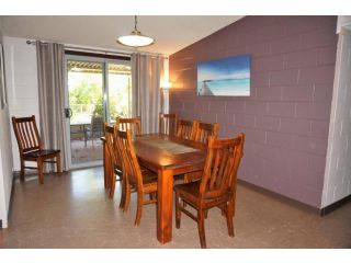 13 Grenadier Street - Shady Haven with a Large Outdoor Entertaining Area Guest house, Exmouth - 5