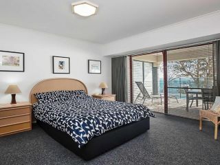 13 'Le Vogue' 16 Magnus Street - close to the Marina and beautiful views of Nelson Bay Marina Apartment, Nelson Bay - 1